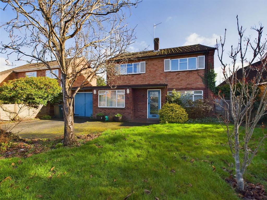 3 bed detached house for sale in Lower Howsell Road, Malvern WR14, £