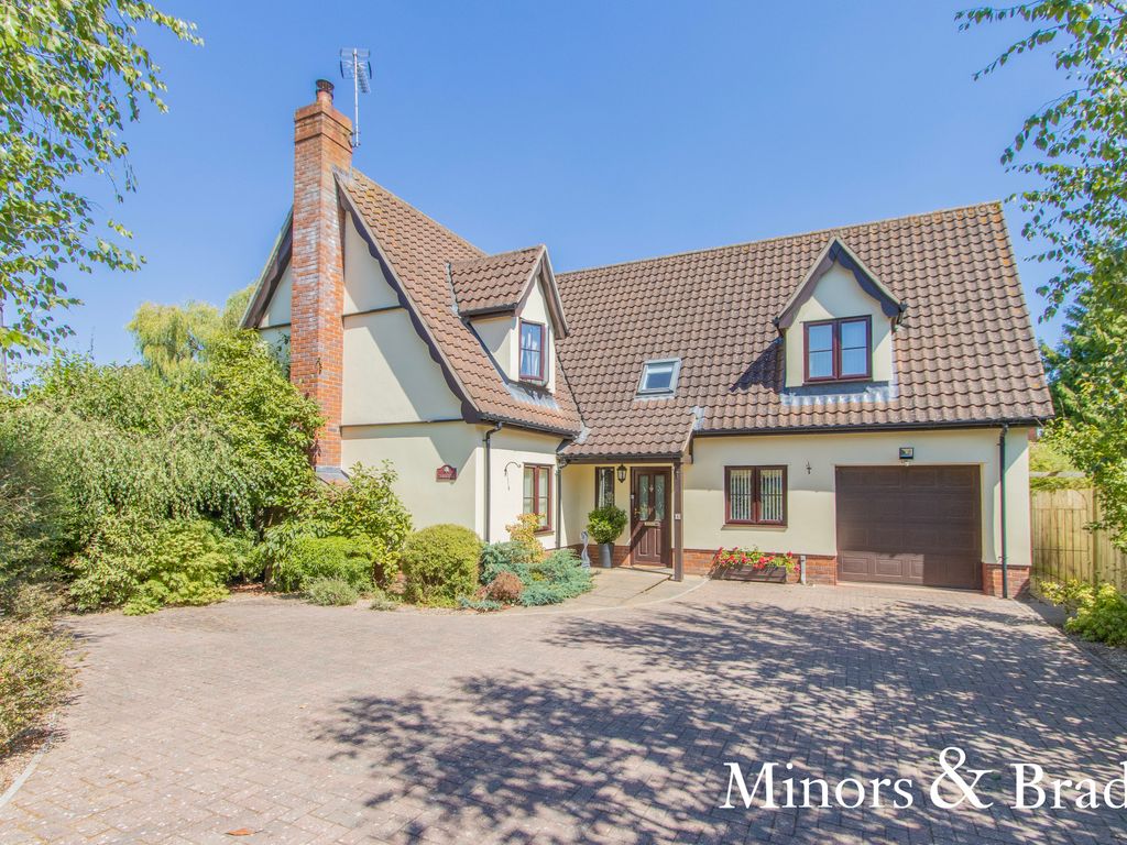 4 bed detached house for sale in Pavilion Close, Banham, Norwich NR16