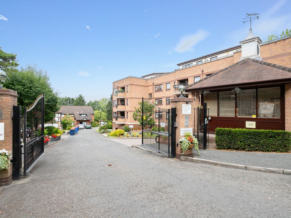 1 bed flat to rent in Forest Heights, Epping New Road, Buckhurst Hill