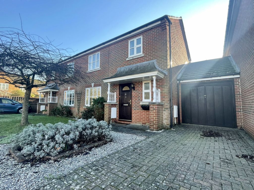 3 bed semidetached house to rent in King Gardens, Chichester