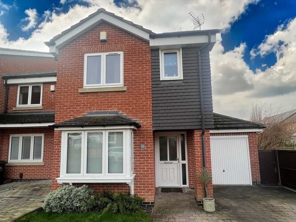 3 bed end terrace house for sale in Dale Road, Keyworth, Nottingham
