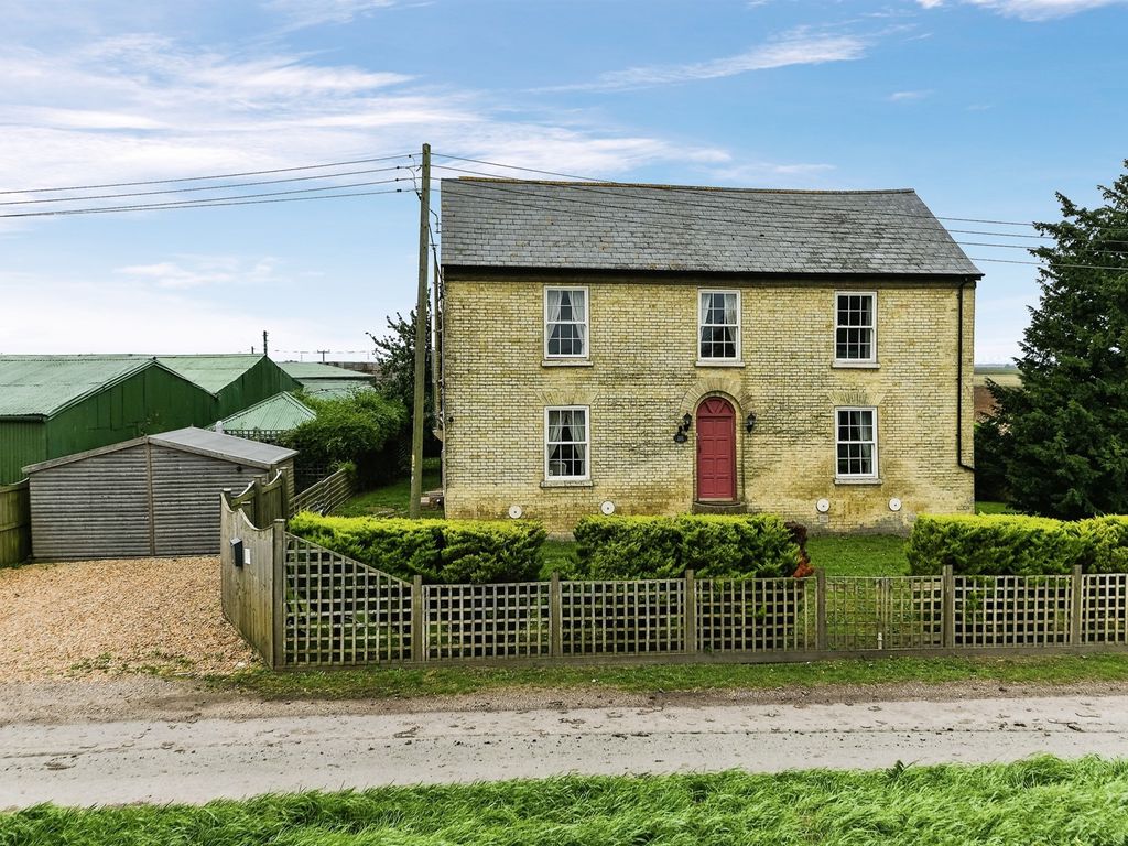 4 bed detached house to rent in River Bank, Ten Mile Bank, Downham