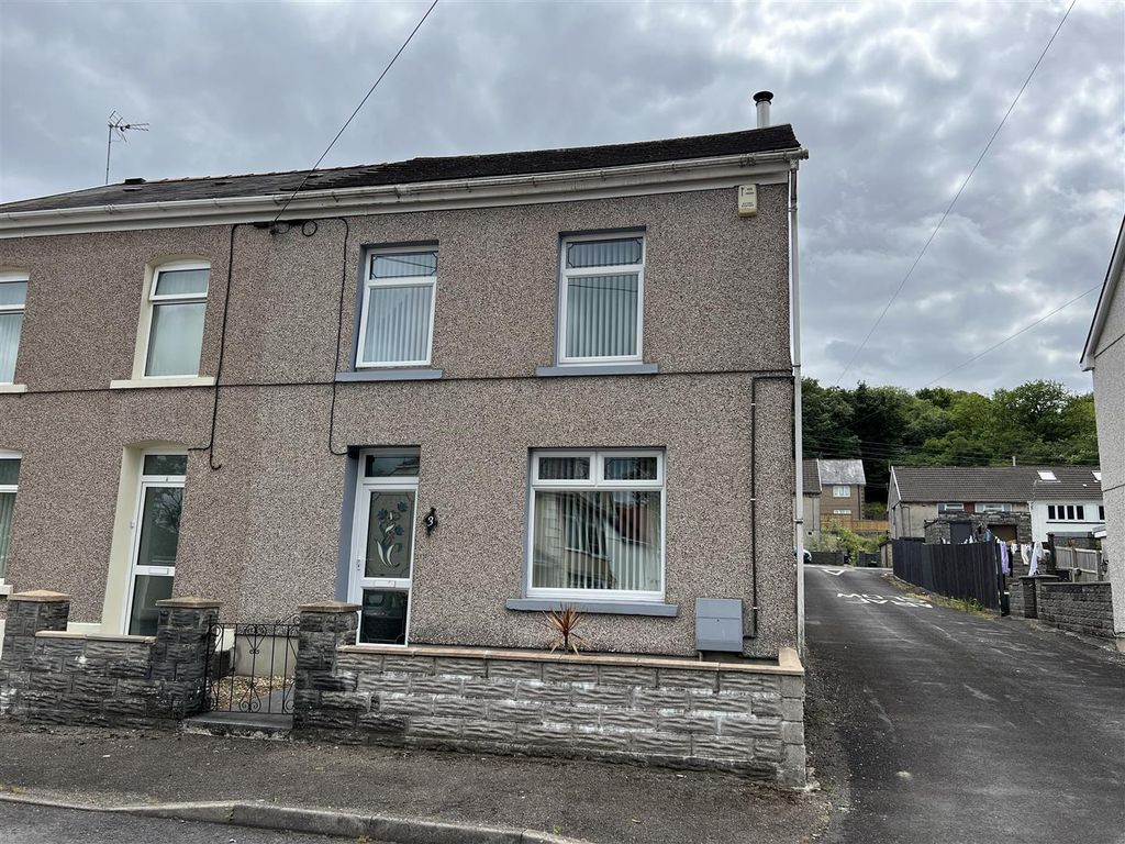 3 bed semidetached house for sale in New Ceidrim Road, Garnant