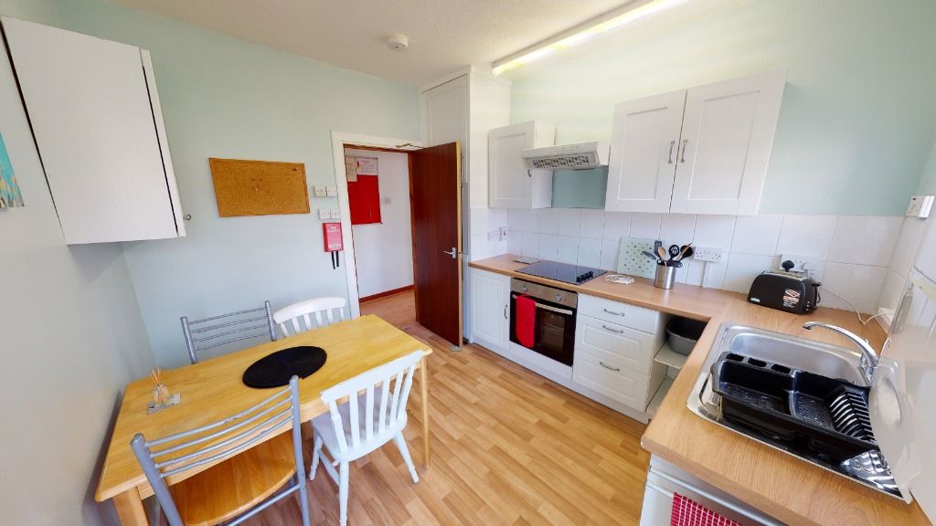 3 bed shared to rent in Willowbank Road, City Centre