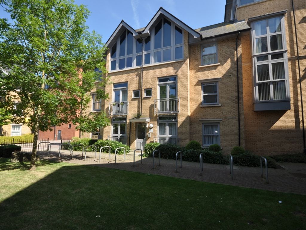 2 bed flat to rent in Bingley Court, Canterbury CT1, £1,200 pcm Zoopla