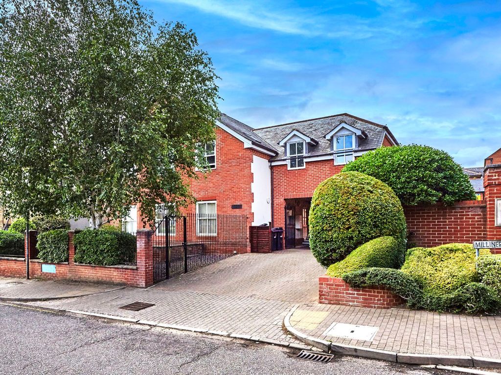 2 bed flat for sale in Lattimore Road, St. Albans, Hertfordshire AL1