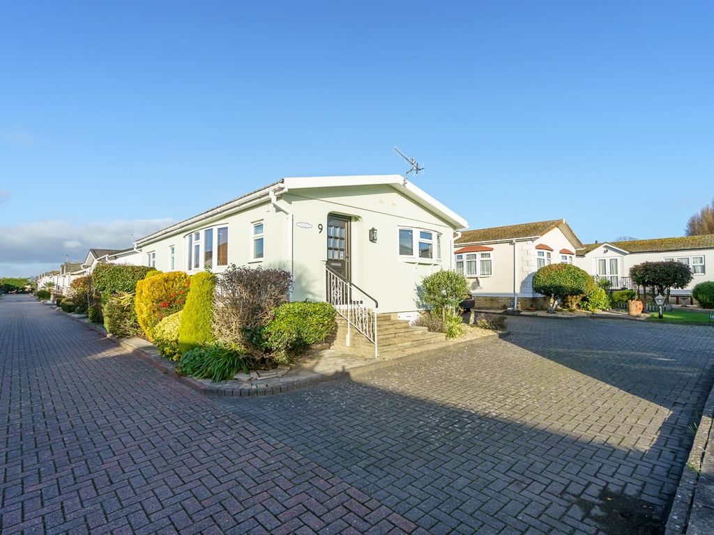 2 bed mobile/park home for sale in Grayshott Drive, Poplars Court