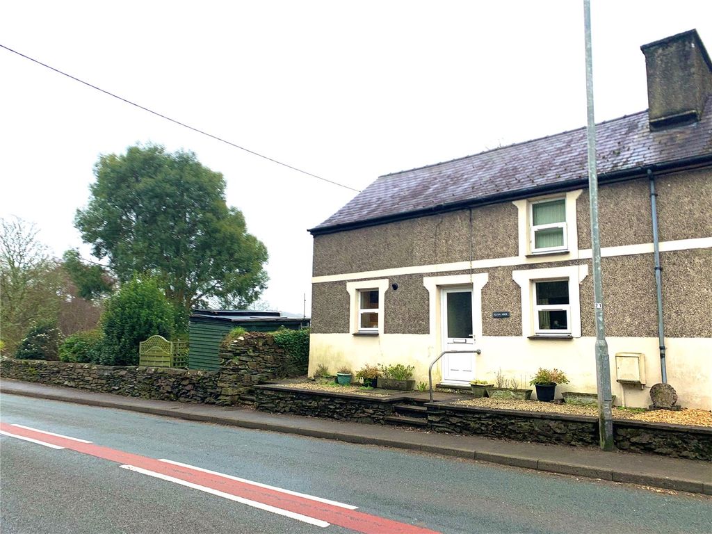 2 bed end terrace house for sale in New Street, Pentrefelin, Criccieth