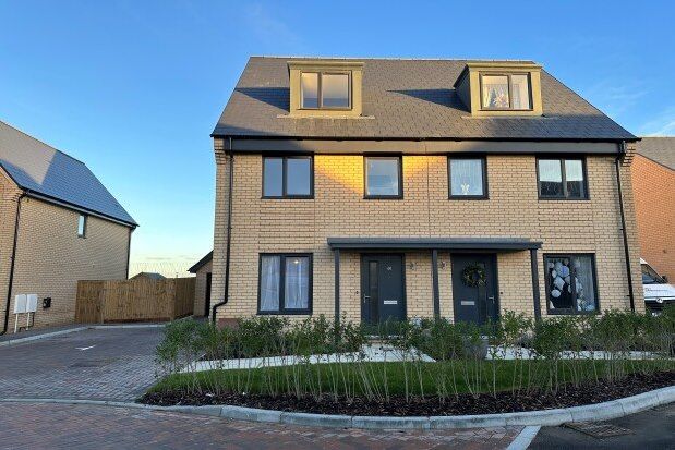 3 bed property to rent in Appleton Road, Folkestone CT20, £1,500 pcm ...