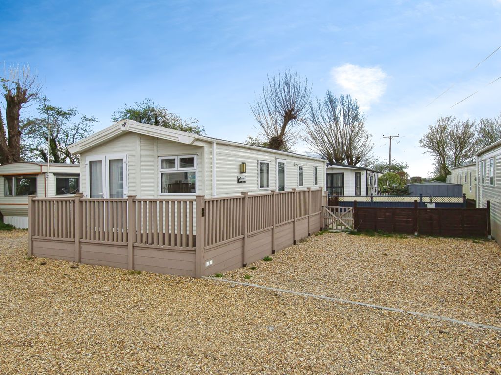 2 bed mobile/park home for sale in New River Bank, Littleport, Ely