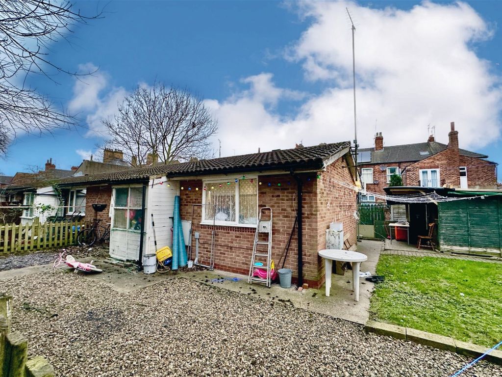 2 bed semidetached bungalow for sale in Selsey Close, Hull HU5, £