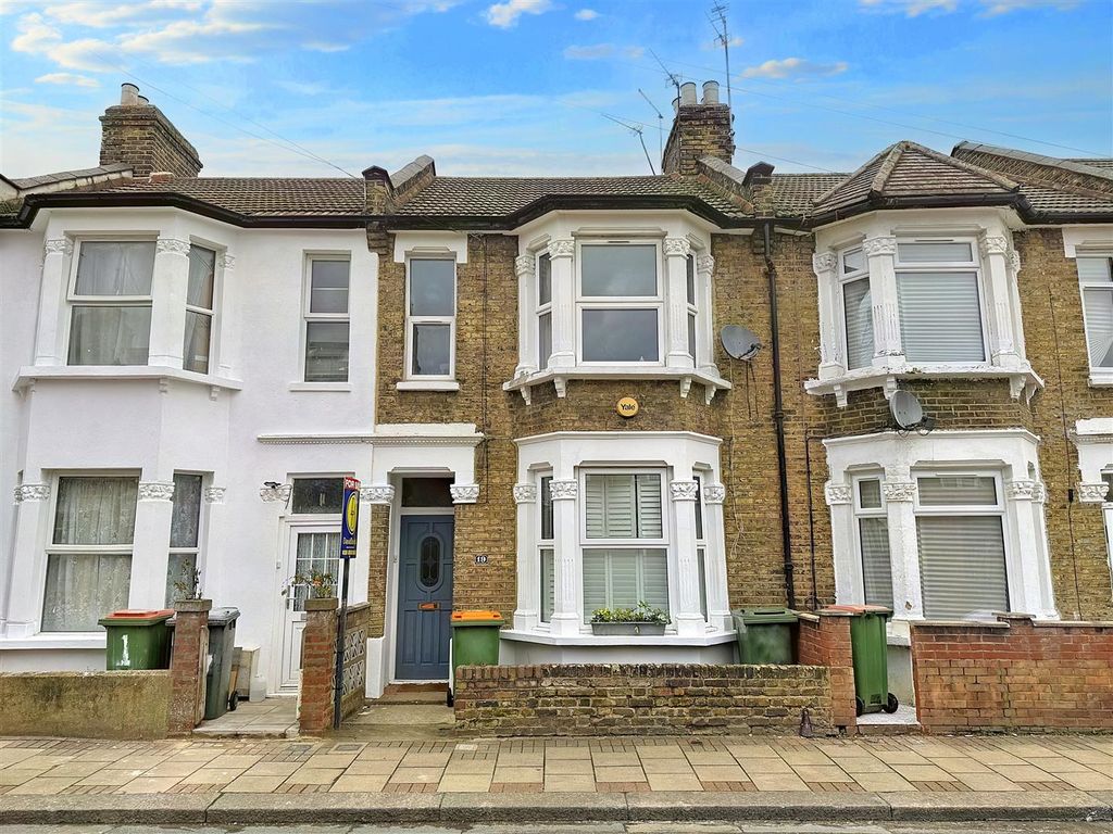 1 bed flat for sale in Chesterton Terrace, London E13, £315,000 Zoopla