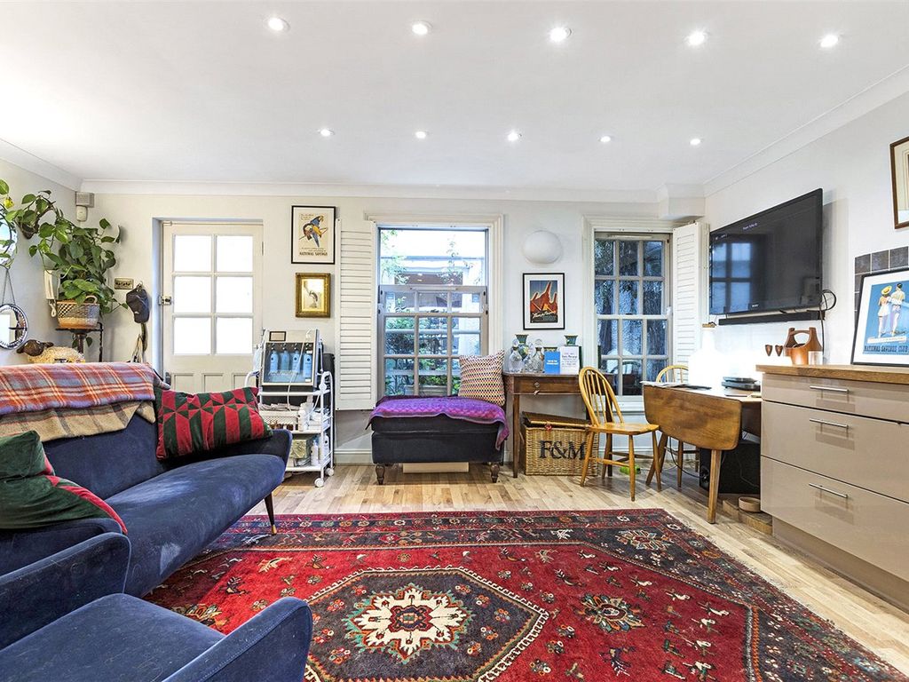 1 bed flat to rent in Amwell Street, London EC1R, £1,950 pcm Zoopla