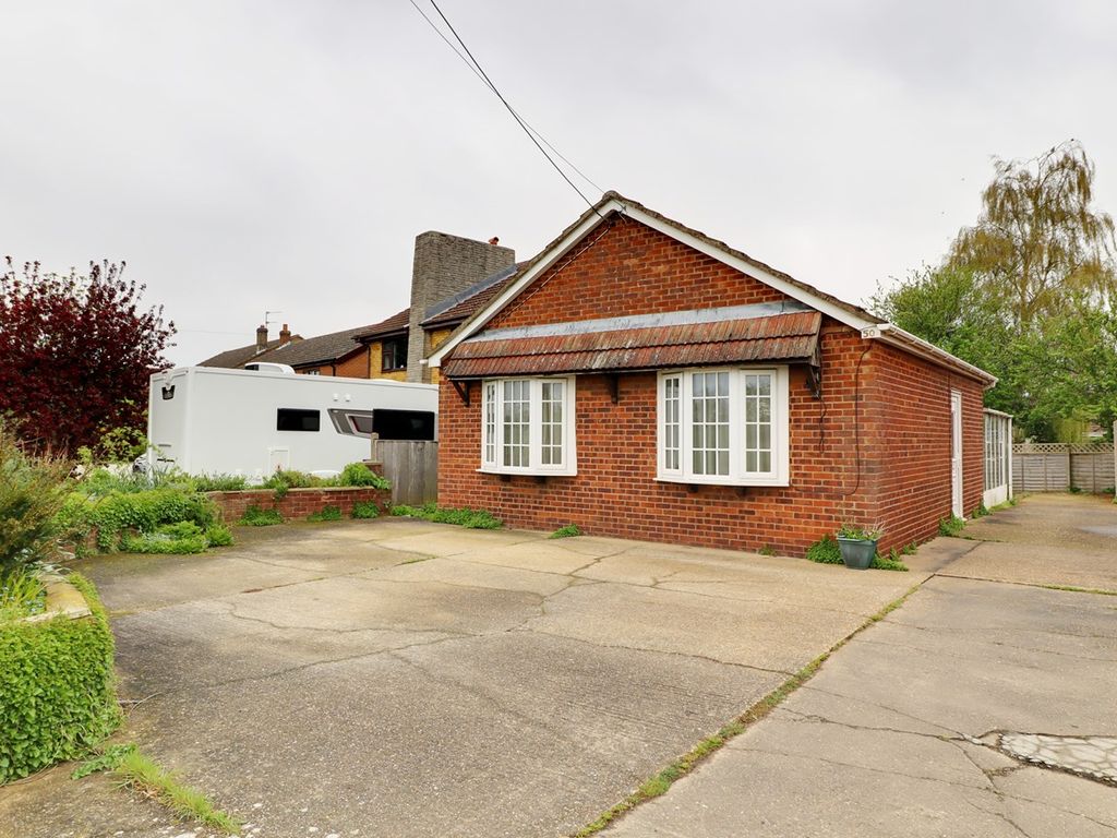 2 bed detached bungalow for sale in West Street, Hibaldstow, Brigg DN20
