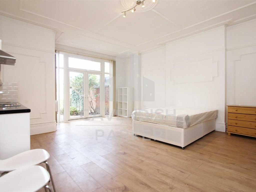 Studio to rent in Manstone Road, Kilburn, London NW2 Zoopla