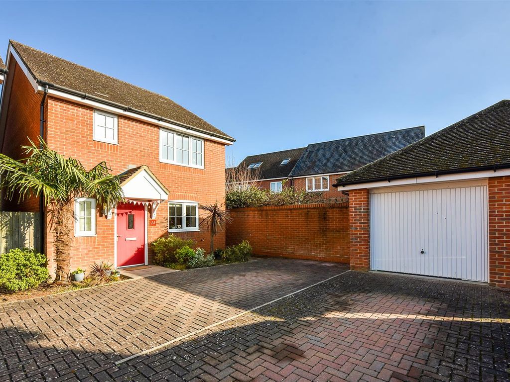 3 bed detached house for sale in Wadham Close, Romsey, Hampshire SO51