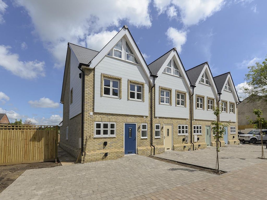 New home, 4 bed end terrace house for sale in Silverdale Mews
