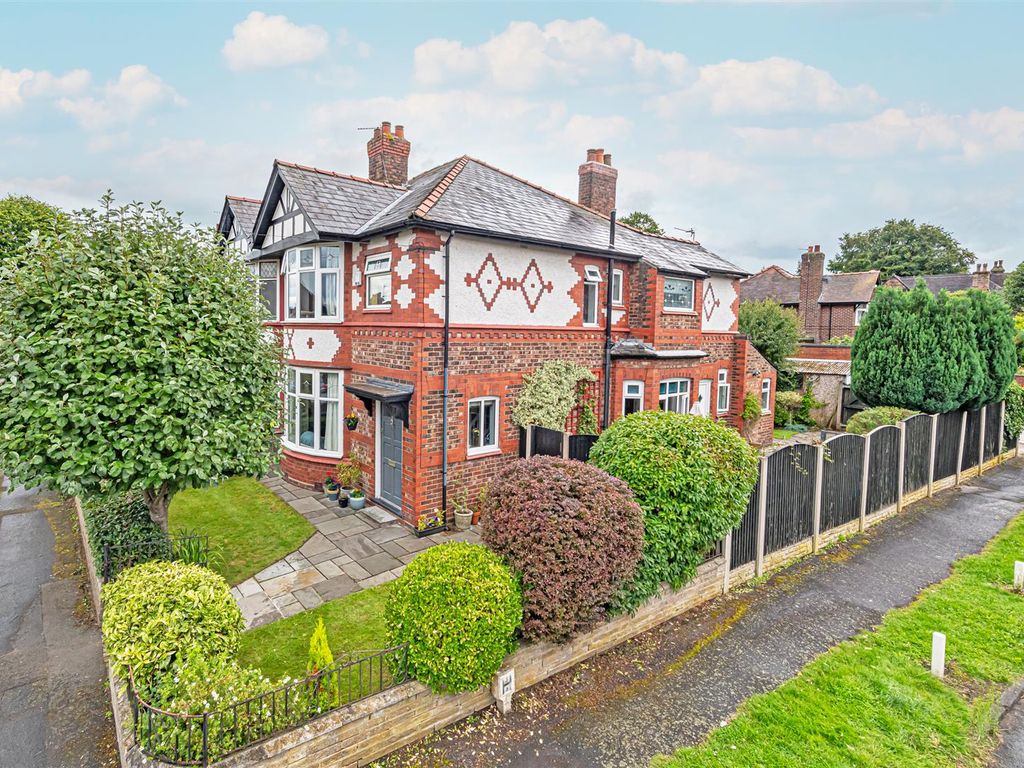 4 bed semidetached house for sale in Stanley Avenue, Stockton Heath, Warrington WA4, £495,000