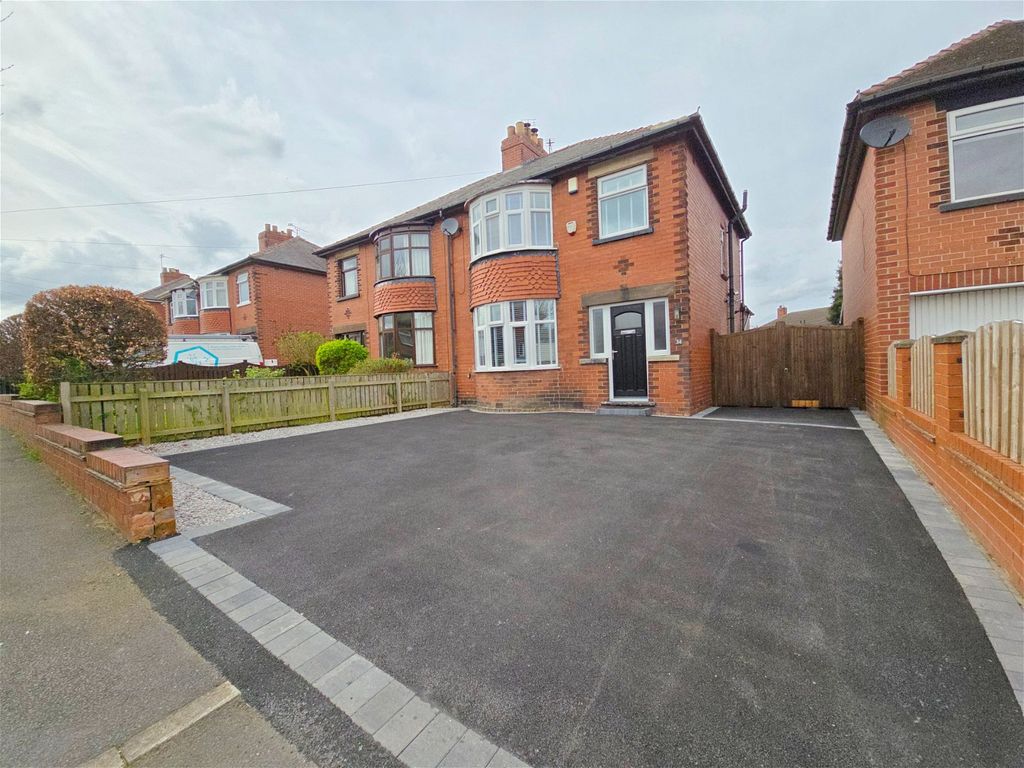 3 bed semidetached house for sale in Tempest Avenue, Darfield