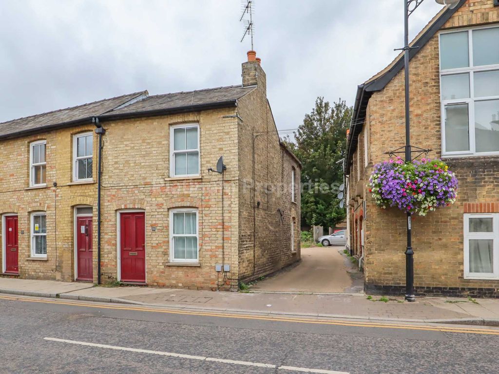 1 bed flat to rent in Churchgate Street, Soham CB7, £725 pcm Zoopla