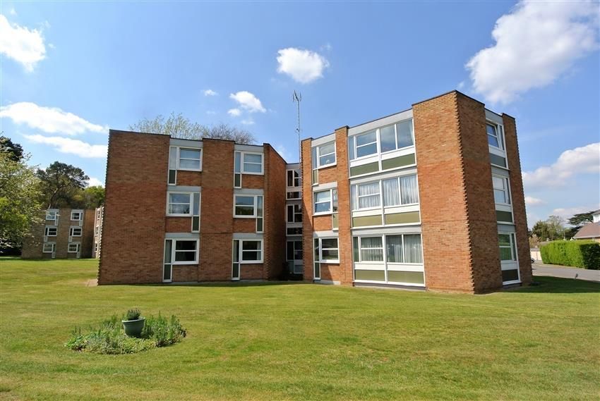 2 bed flat to rent in Heathside, Weybridge KT13 Zoopla