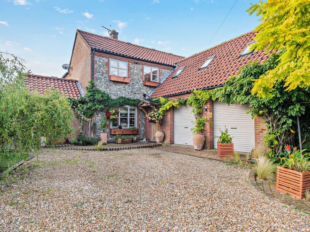 3 bed detached house for sale in Heydon Road, Corpusty, Norwich