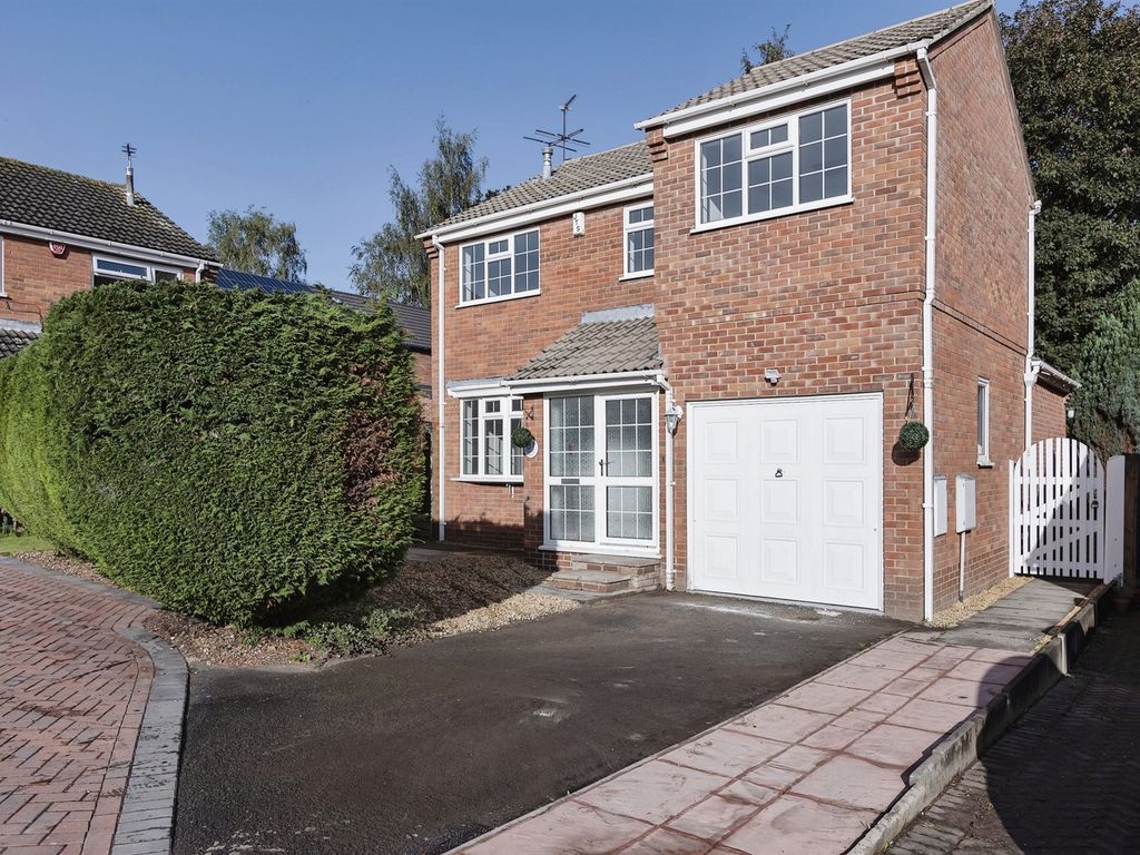 3 bed detached house for sale in Naseby Drive, Loughborough LE11, £