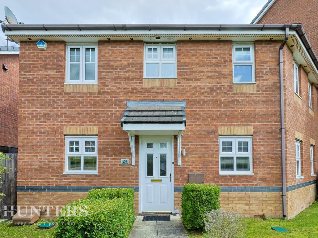 3 bed town house for sale in Ainsbrook Avenue, Blackley, Manchester M9