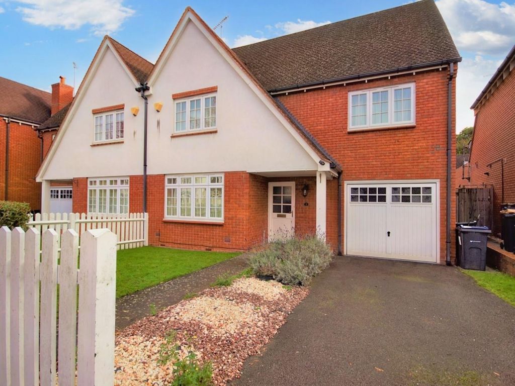 4 bed semidetached house to rent in Belmont Crescent, Northfield