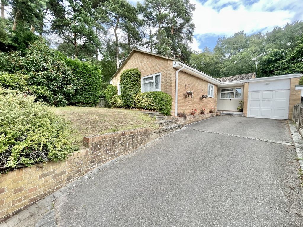 3 bed bungalow for sale in Harvard Road, Owlsmoor, Sandhurst GU47 Zoopla