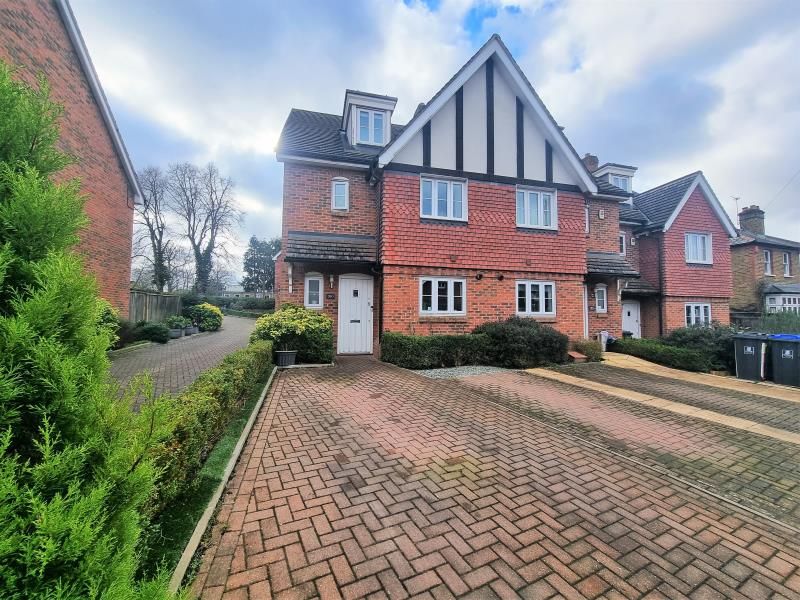 4 bed property to rent in York Road, Woking GU22 Zoopla