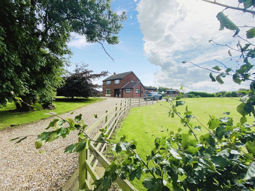 5 bed detached house for sale in Marsh Lane, Keyingham, Hull, East