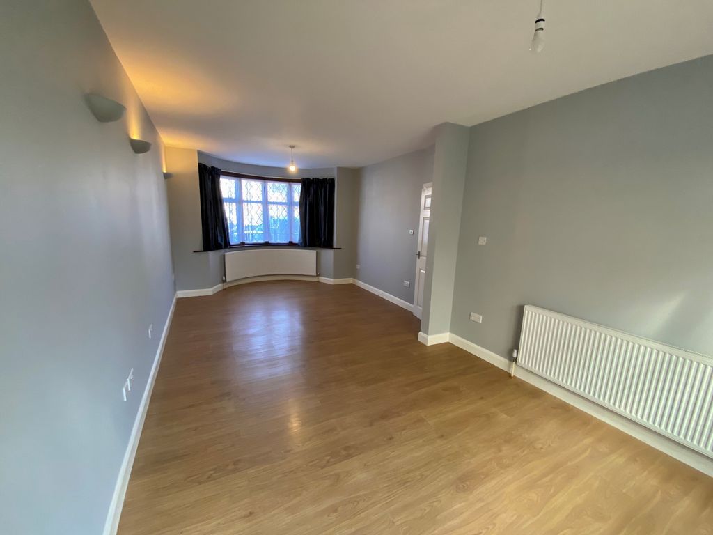 3 bed semidetached house to rent in Kenmore Avenue, Harrow HA3, £2,500 pcm Zoopla
