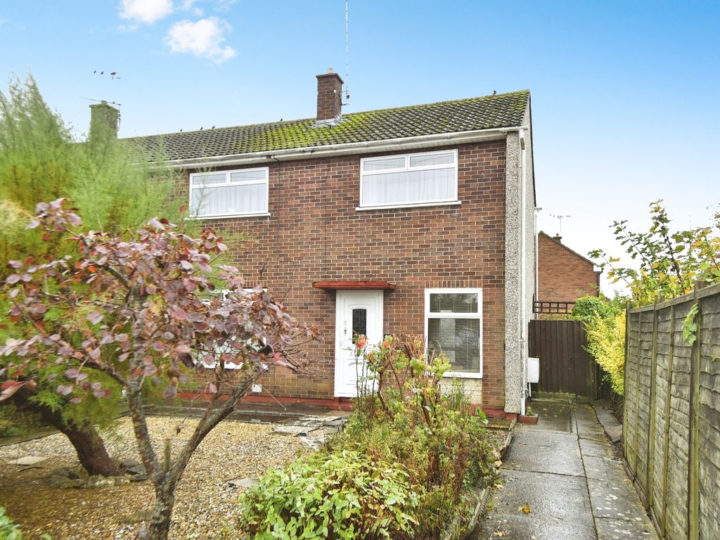 3 bed end terrace house for sale in Banwell Avenue Park North