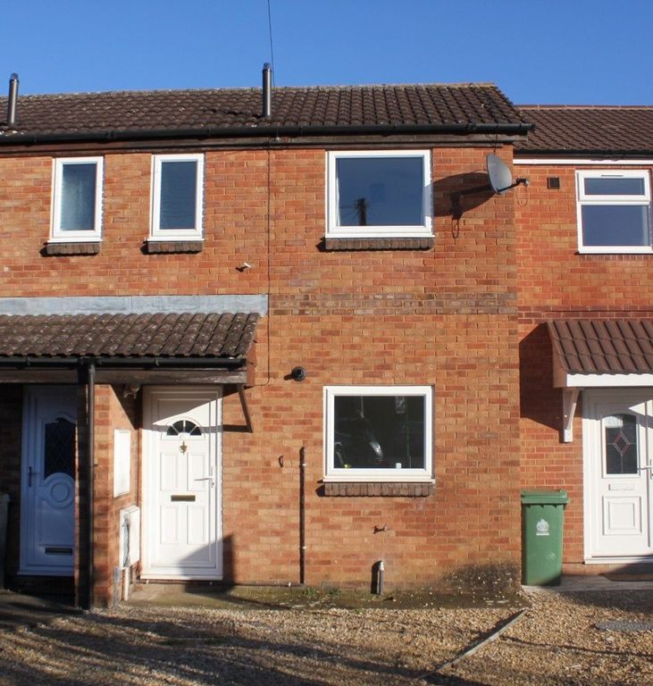 1 bed property to rent in Squirrel Close, Quedgeley, Gloucester GL2, £