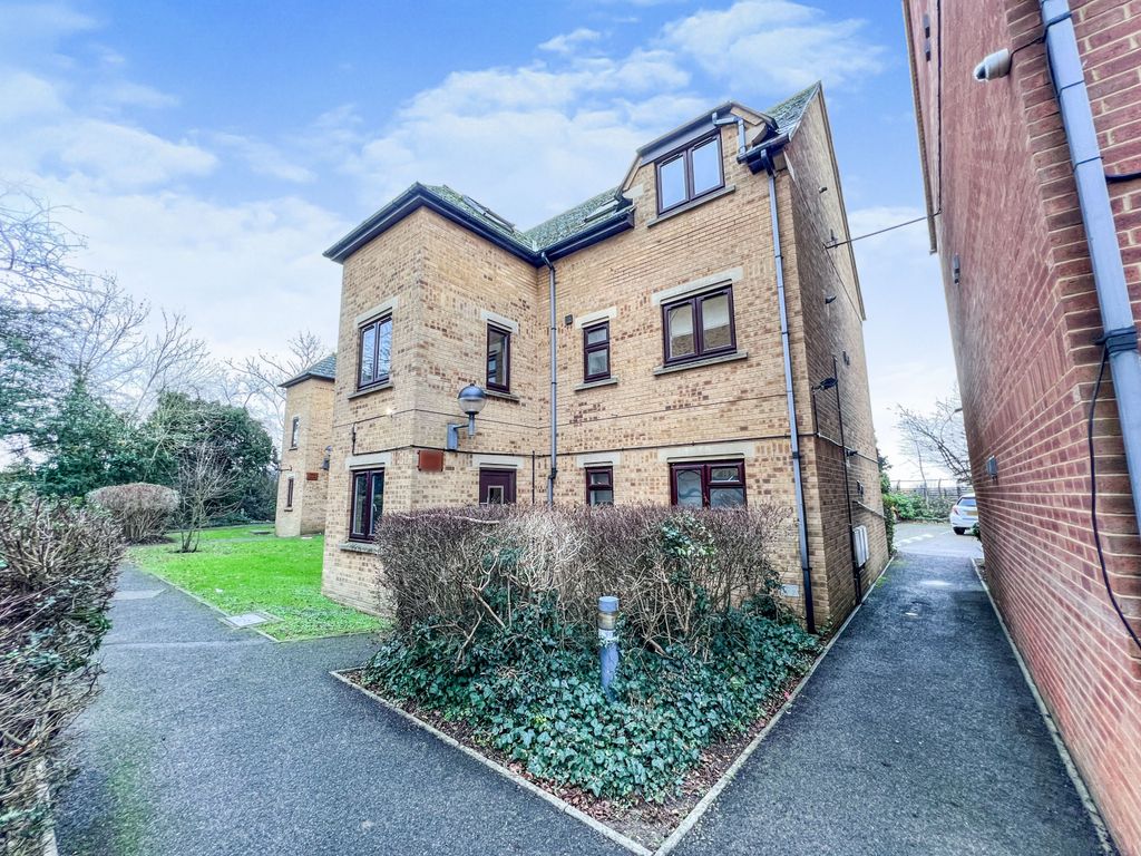 1 bed flat to rent in Northwick Avenue, Kenton, Harrow HA3, £1,350 pcm