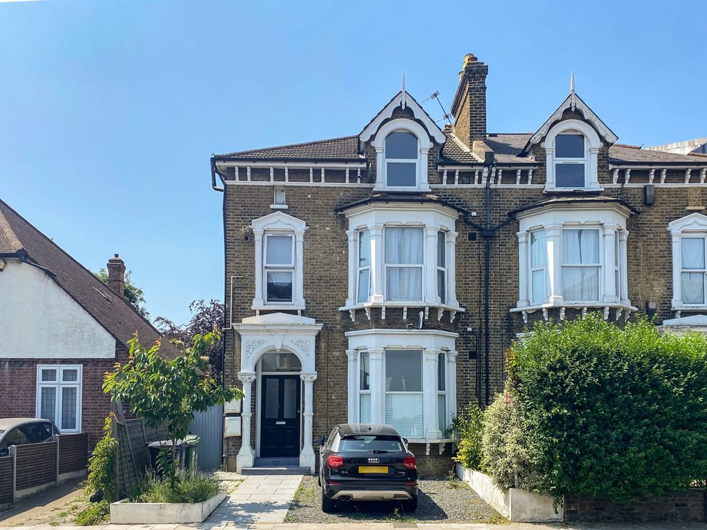 2 bed flat for sale in Hither Green Lane, Hither Green, London SE13