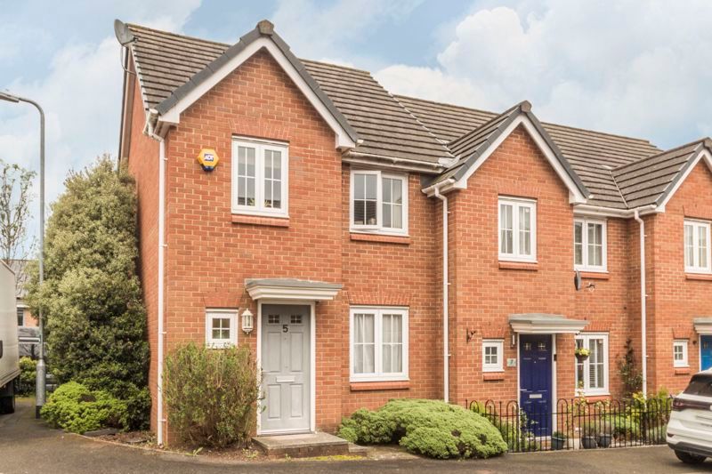 3 bed end terrace house for sale in Clos Carno, Bettws, Newport NP20