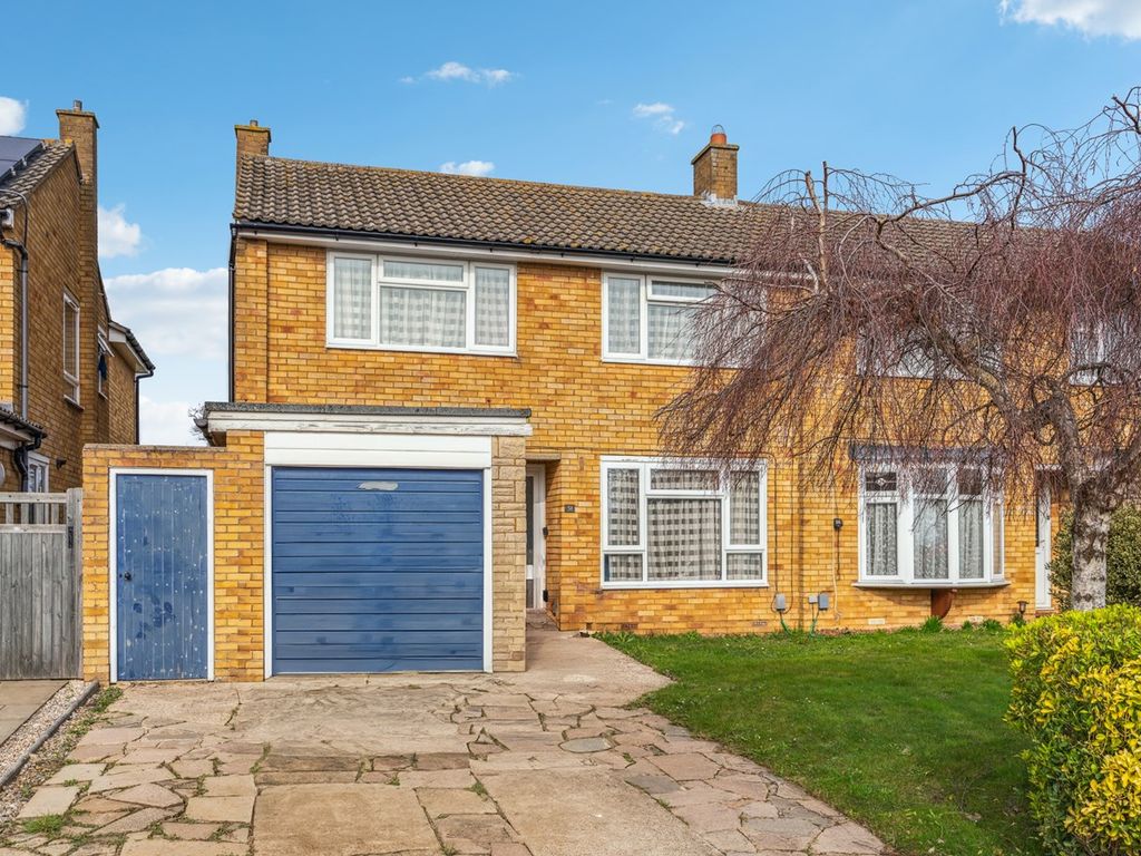 3 bed semidetached house for sale in Grovelands Avenue, Hitchin SG4, £
