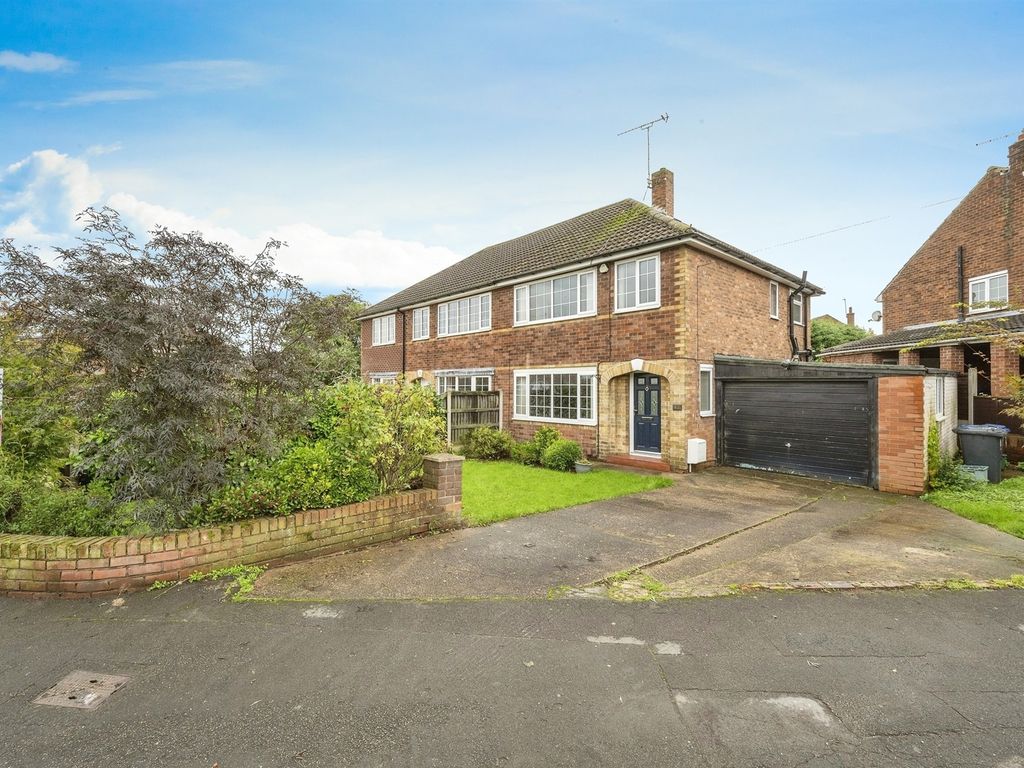 3 bed semidetached house for sale in St Davids Drive, Scawsby