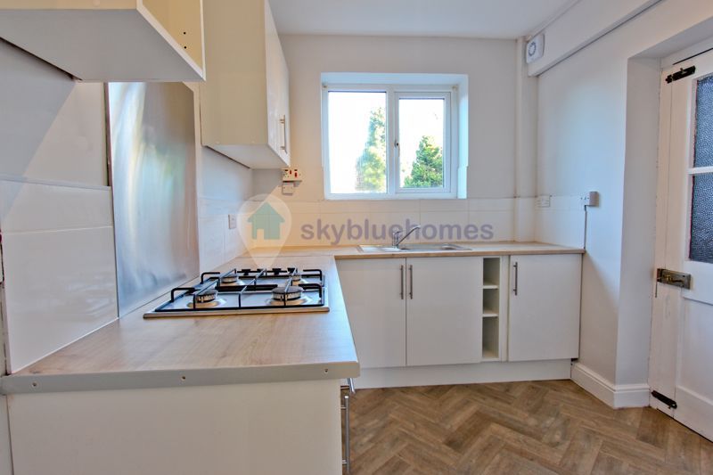 3 bed semidetached house to rent in Barbara Avenue, Leicester LE5, £