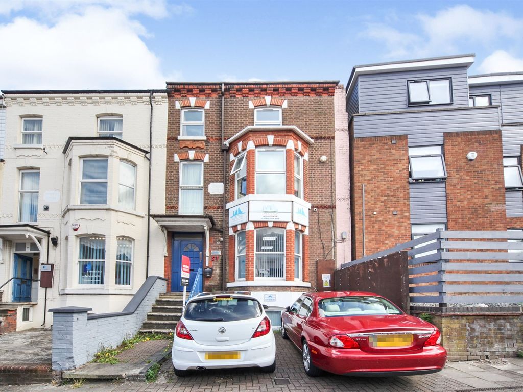 Cardiff Road Luton LU1