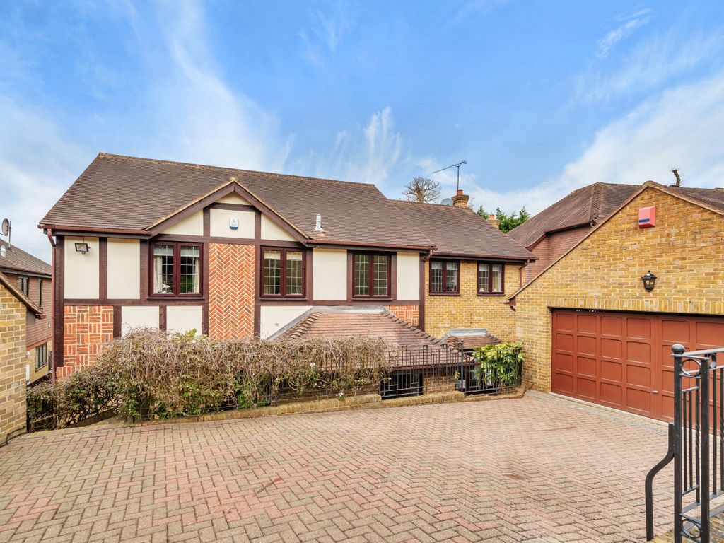 4 bed detached house for sale in Woodclyffe Drive, Chislehurst, Kent