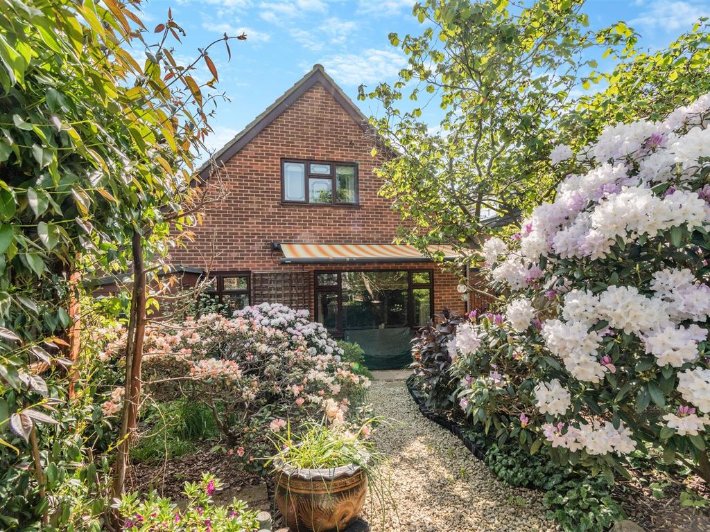 2 bed detached house for sale in Lancelot Avenue, Strood, Rochester ME2