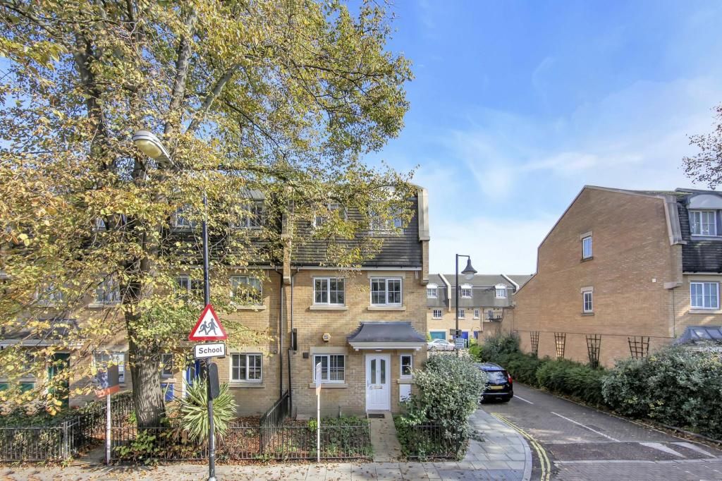 4 bed end terrace house to rent in Coleman Road, Camberwell, London SE5