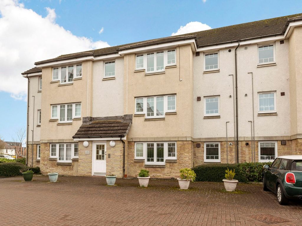 2 bed flat for sale in Simpson Square, Perth PH1, £125,000 Zoopla