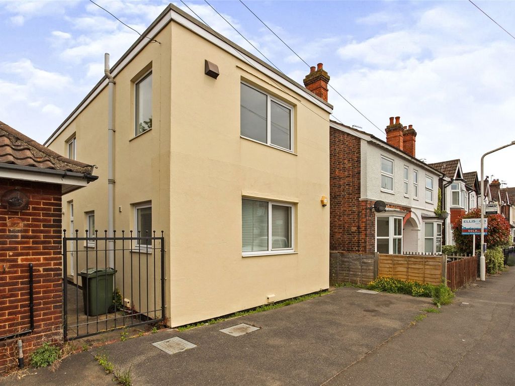 2 bed flat for sale in Barden Road, Tonbridge TN9 Zoopla