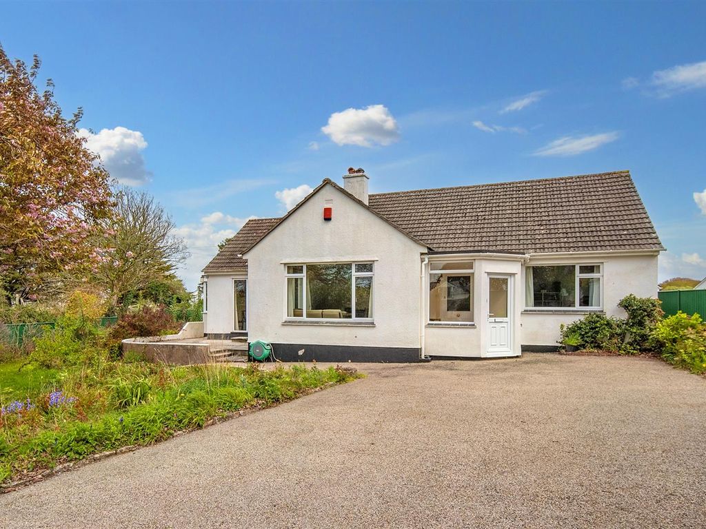 3 bed detached bungalow for sale in Grove Hill, Mawnan Smith, Falmouth