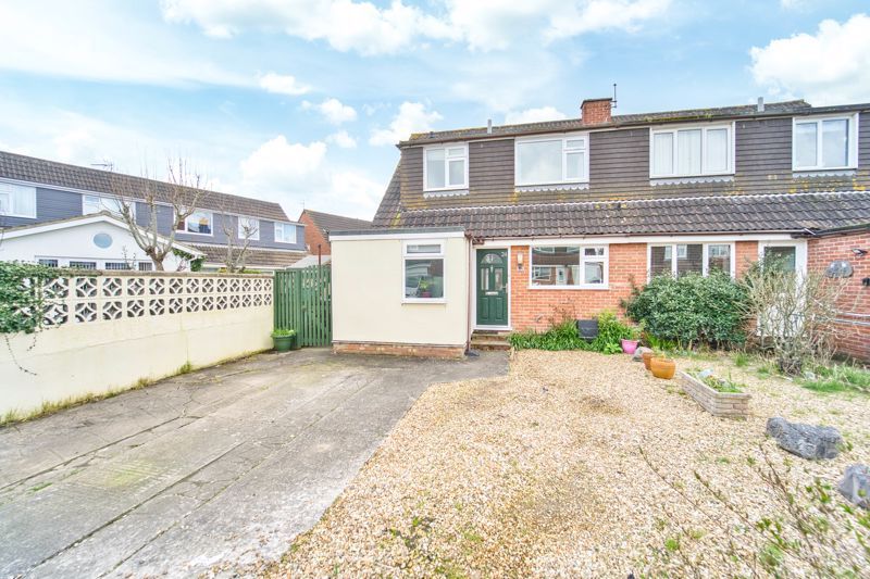 4 bed semidetached house for sale in Partridge Close, WestonSuper