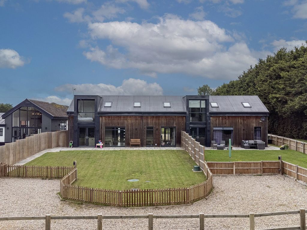 5 bed semidetached house for sale in Watton Road, Larling, Norwich